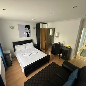 Alloggio in famiglia 3 Luxury En-suite Bedrooms, Cardiff