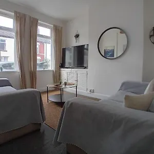 Large Family Location 3 Double Bedrooms And 1 Single Bedroom Holiday home