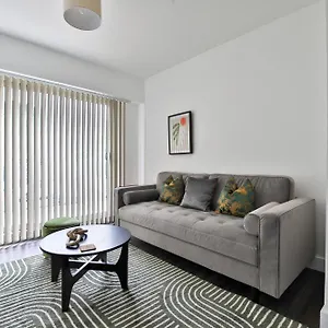 Amber Vista 2 Bedroom Apartments- Supermarket, Coffee Shop, Restaurants & Parking Below Apartment